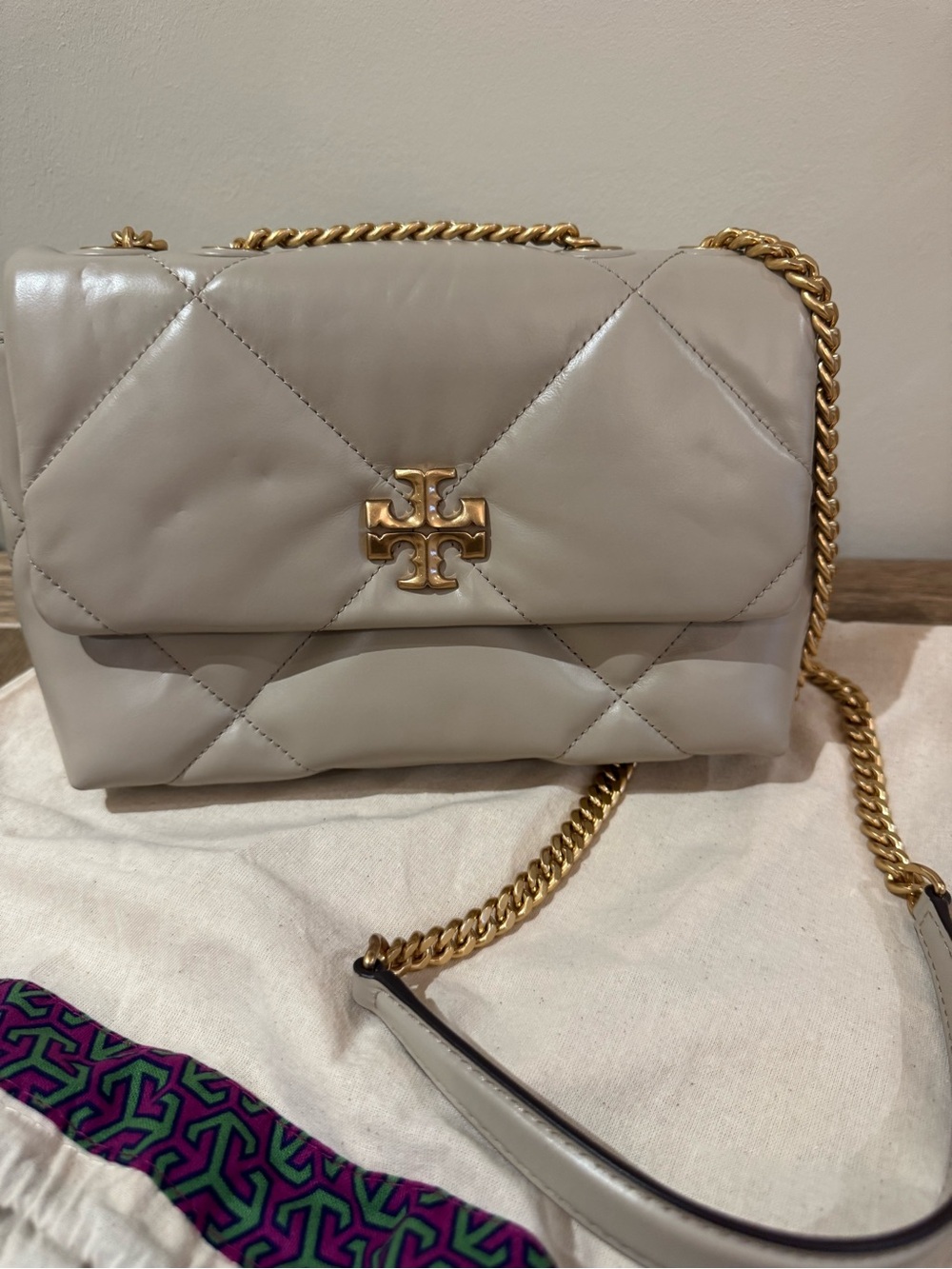 Tory Burch Small Kira Quilted Cream Shoulder bag gold toned hardware. NWOT